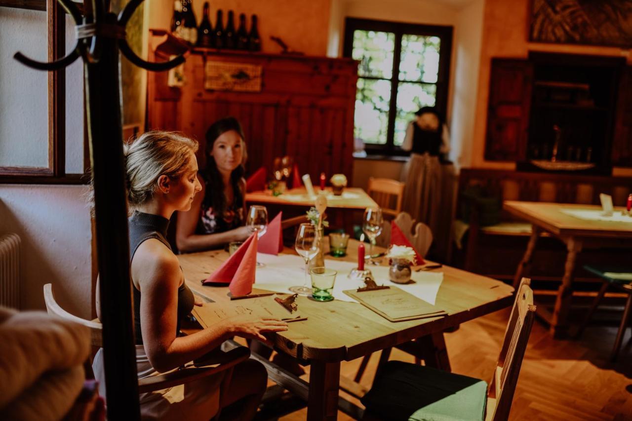 Kultur Weingut Kaestenburg Ratsch an der Weinstraße Exterior foto